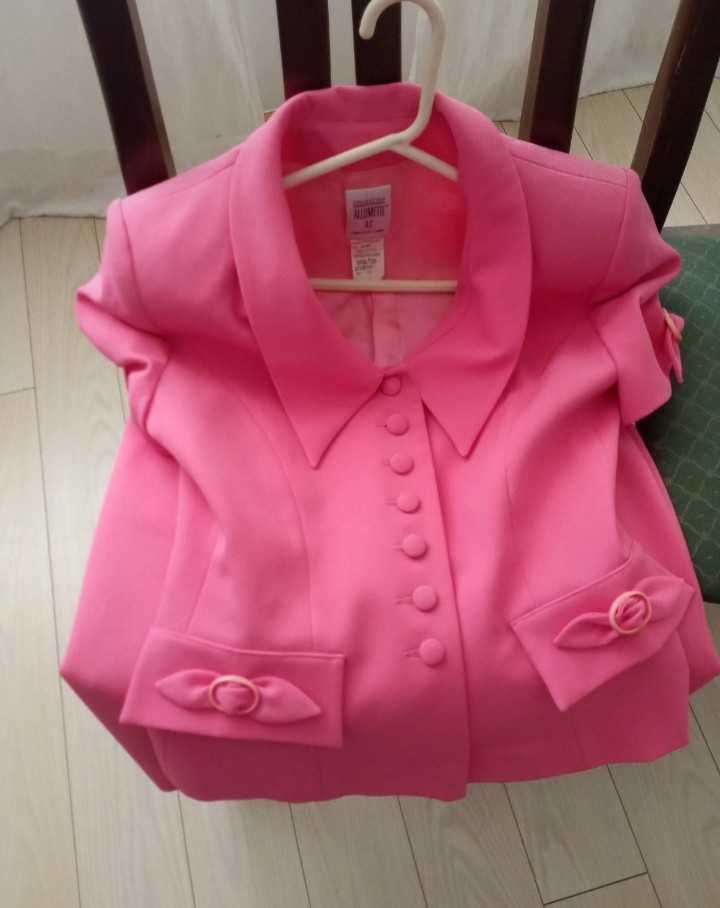 Fato de saia e casaco rosa de verão