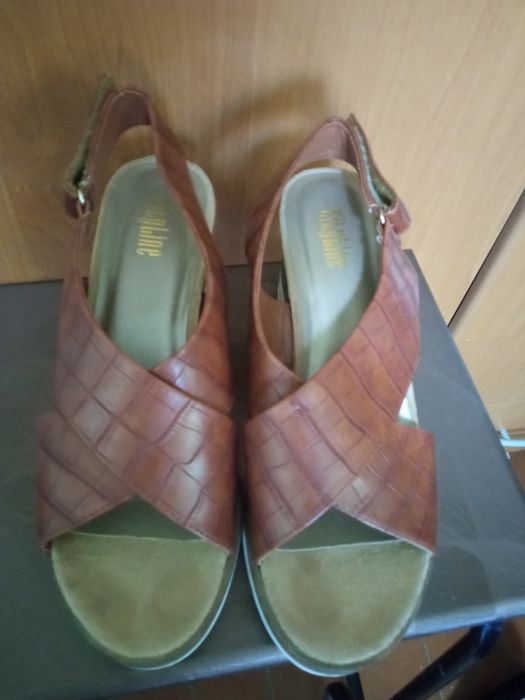 Босоніжки на платформі, розмір 37-38, довжина 24,5 см.