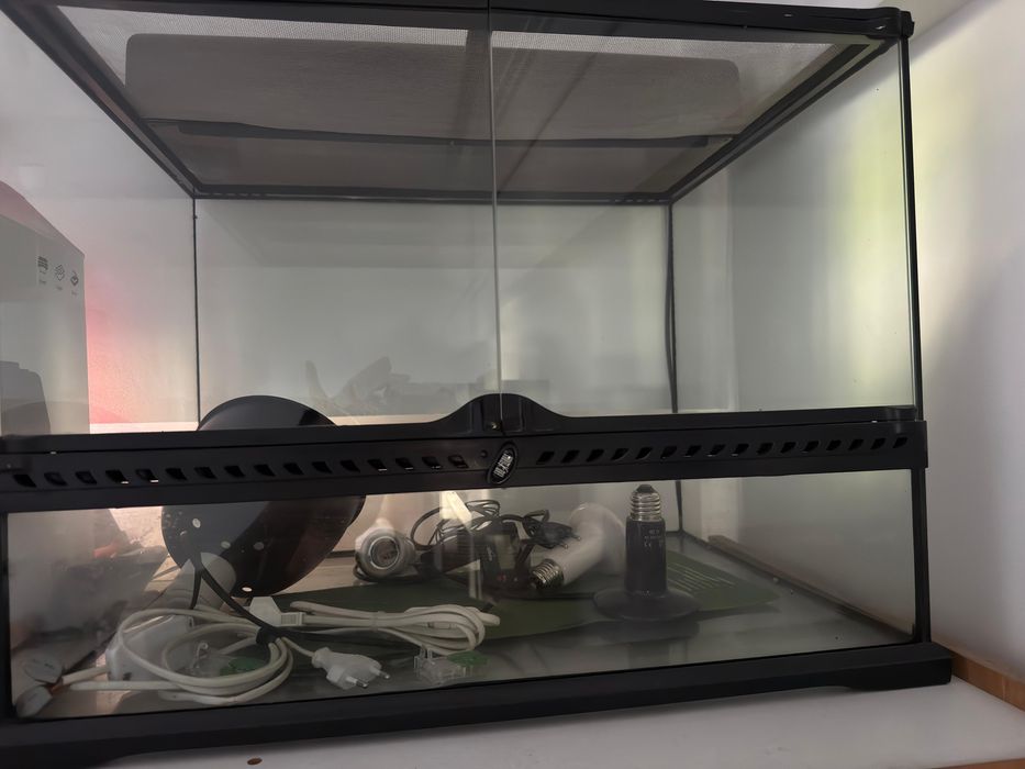 Terarrio em otimo estado com acessorios