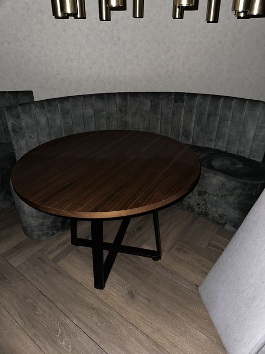 Mesas e sofas como novos