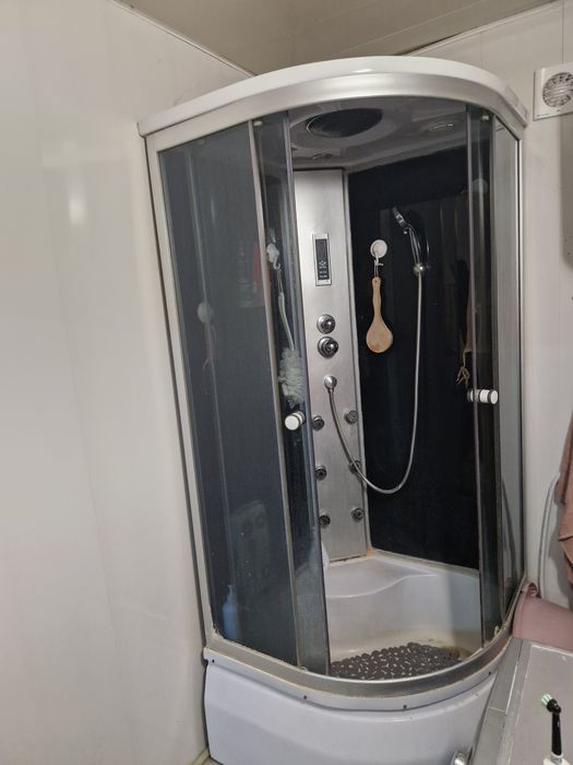 Душовий бокс у гарному стані