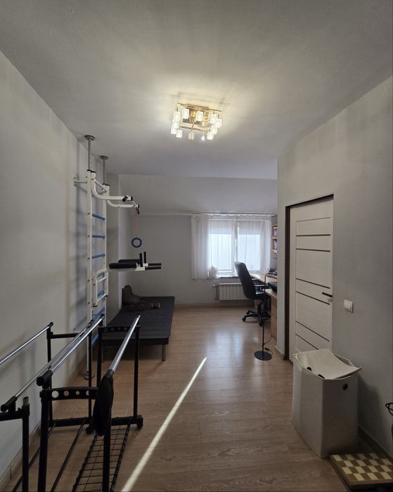 Напівособняк із загальним двориком