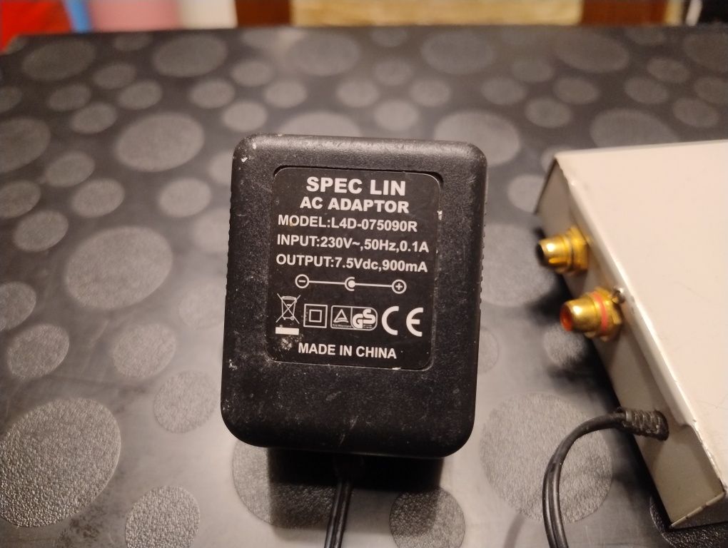 Wzmacniacz/adapter do mikrofonu chinch-jack 6,3