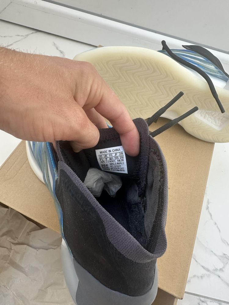 Adidas yeezy BSKTBL QNTM