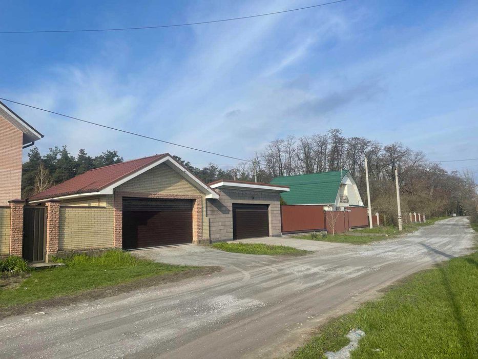 Продам участок в пос.Обуховка рядом с лесом