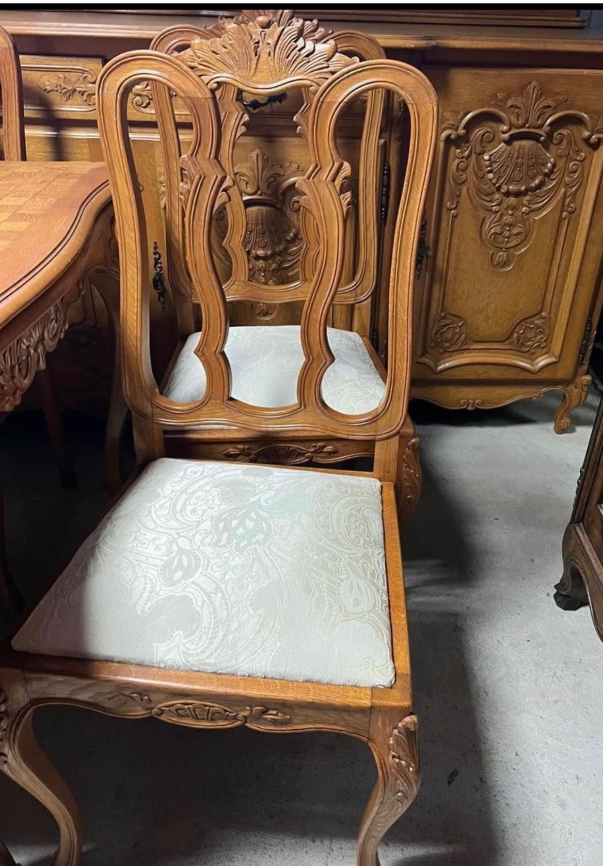 Dębowy rozkładany stół z 6 krzesłami w stylu Ludwika