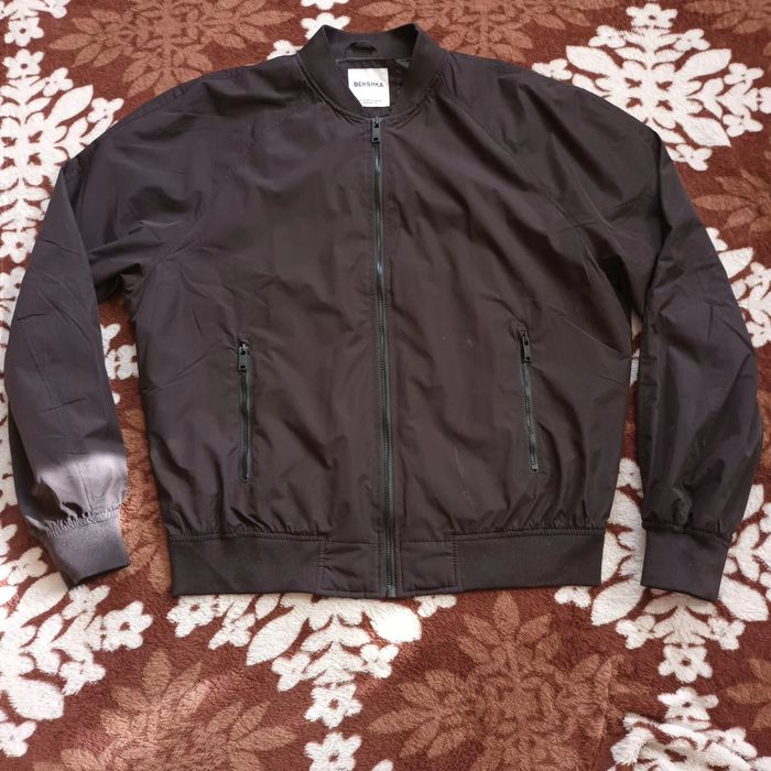 Бомбер  чоловічий BERSHKA