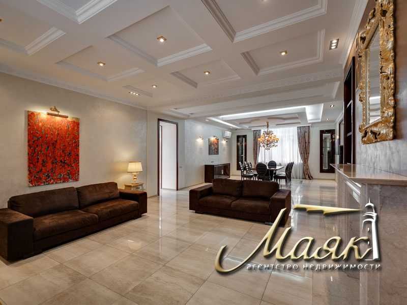 Безупречный дом на Великом Лугу.