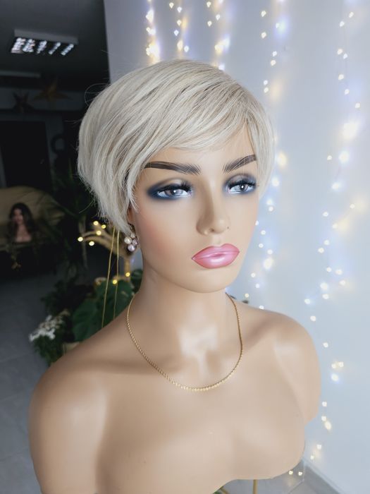 Krótka peruka blond KBS-13 naturalna fryzura
