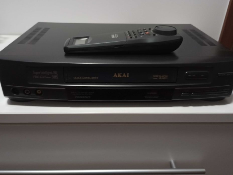 AKAI magnetowid VHS G511 (sprawny) + gratis 10 kaset Akai