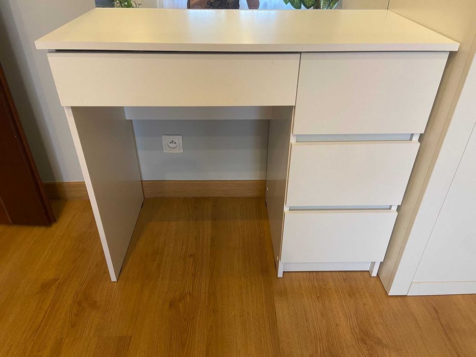 biurko/toaletka z lustrem