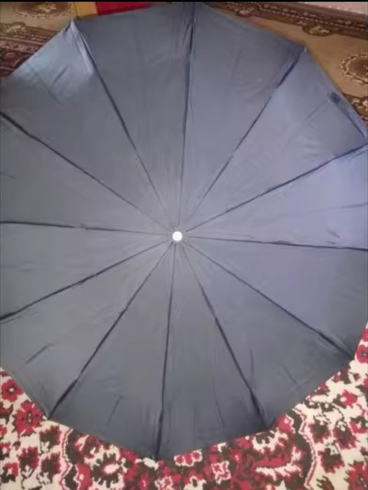 Зонт автомат в різних кольорах.