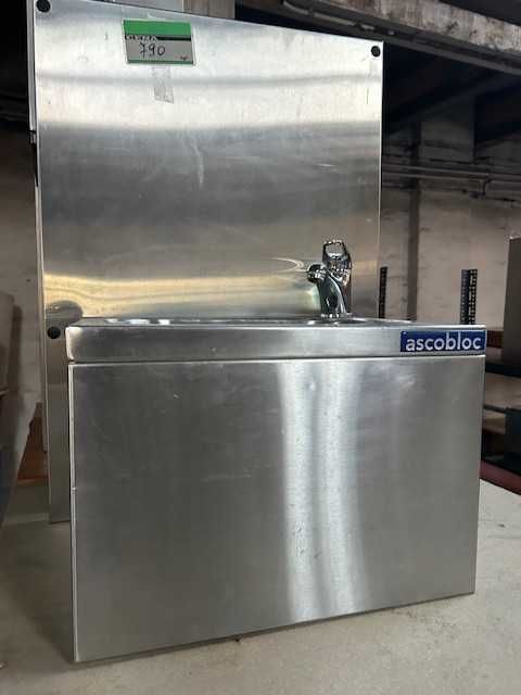 Umywalka z panelem z baterią ze stali nierdzewnej