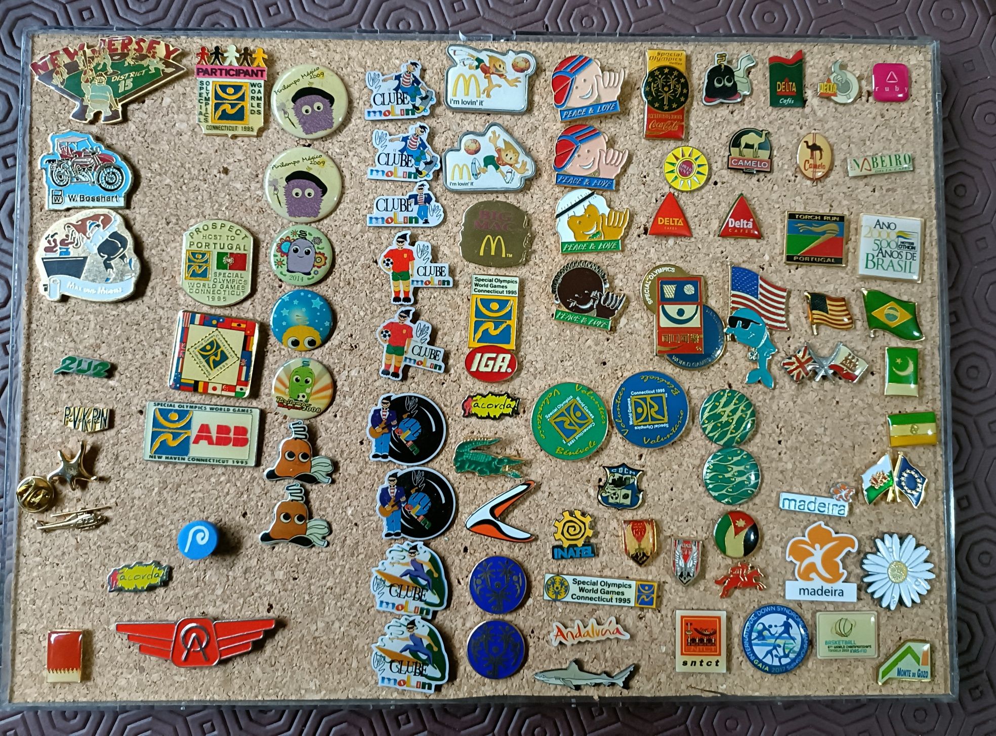 Pins de coleção de diversos temas