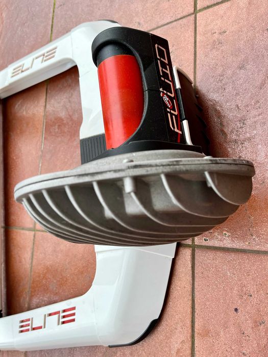Trenażer rowerowy ELITE Qubo Fluid