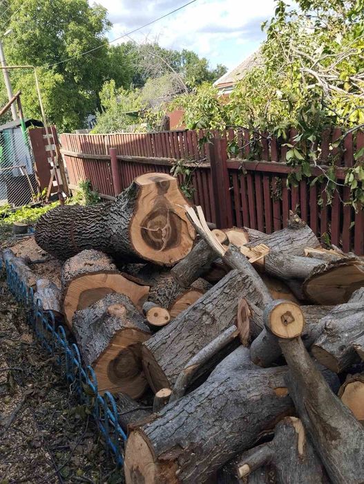 Продам спиляний горіх на дрова