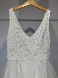 Biała tiulowa suknia ślubna S