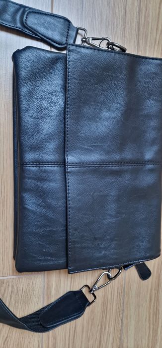 Mala tira colo em pele