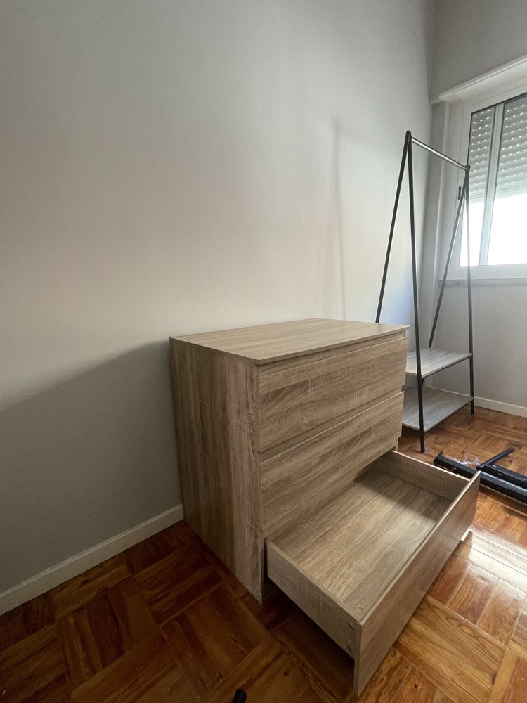Comoda castanha de 3 gavetas