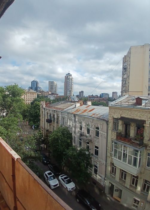 Центр! Золоті ворота! Університет! Чеховський провулок,  2