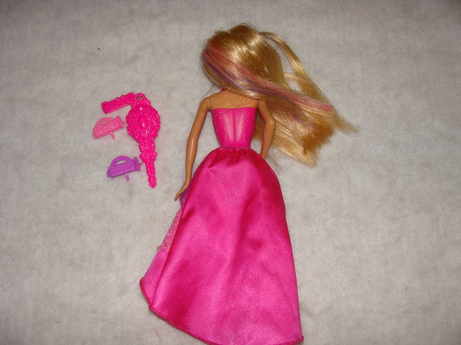 Barbie Endless Hair Kingdom Snap'n Style Princess (Ref. DPH25)