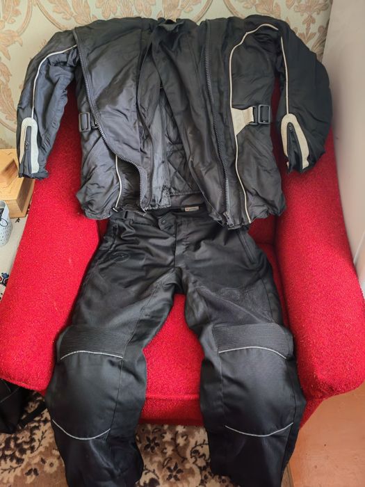 Мотоекіпіровка / байкерський костюм