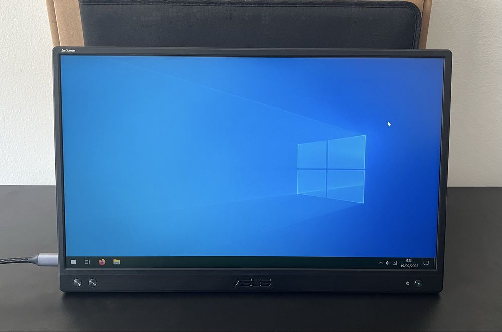 Monitor Asus MB166CR