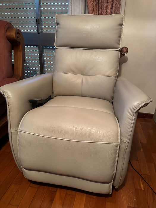 Cadeirão Reclinável elétrico  com comando
