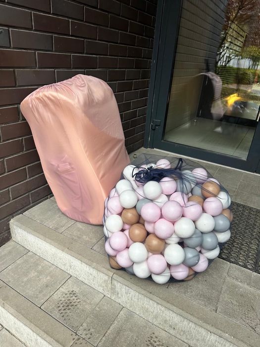 Сухий басейн з кульками