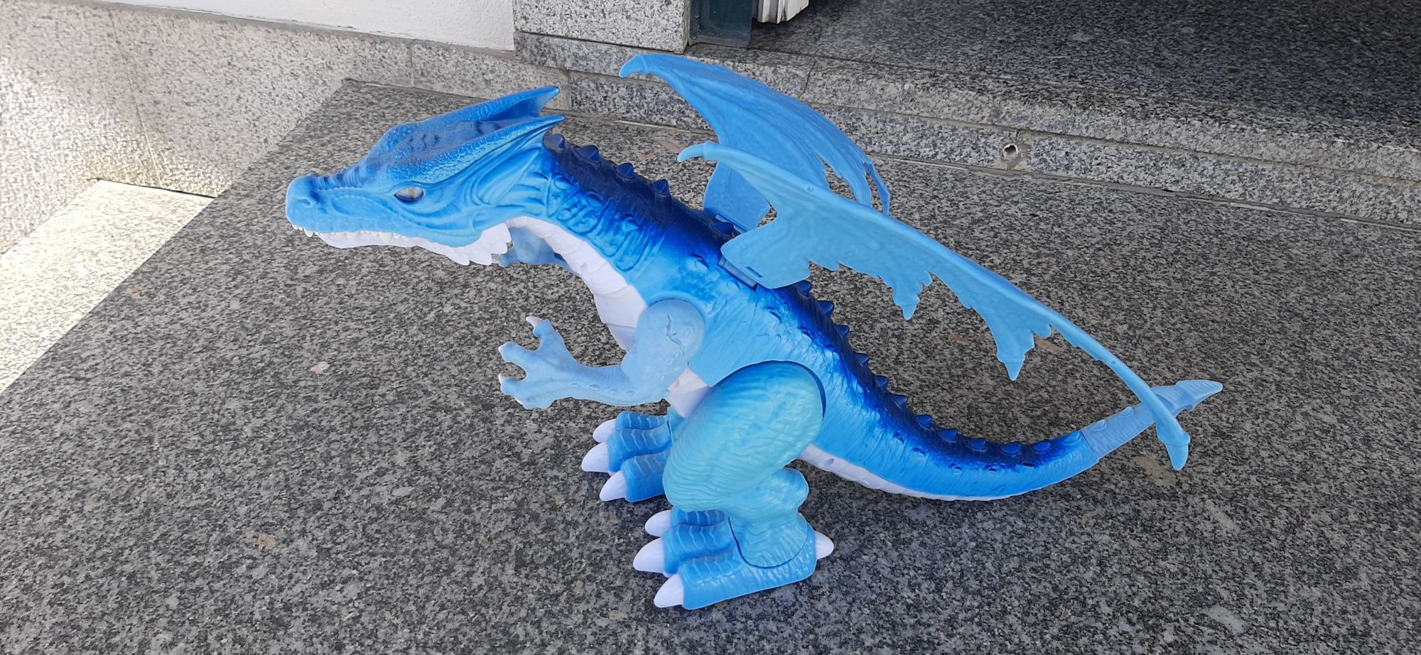 Brinquedo dragão