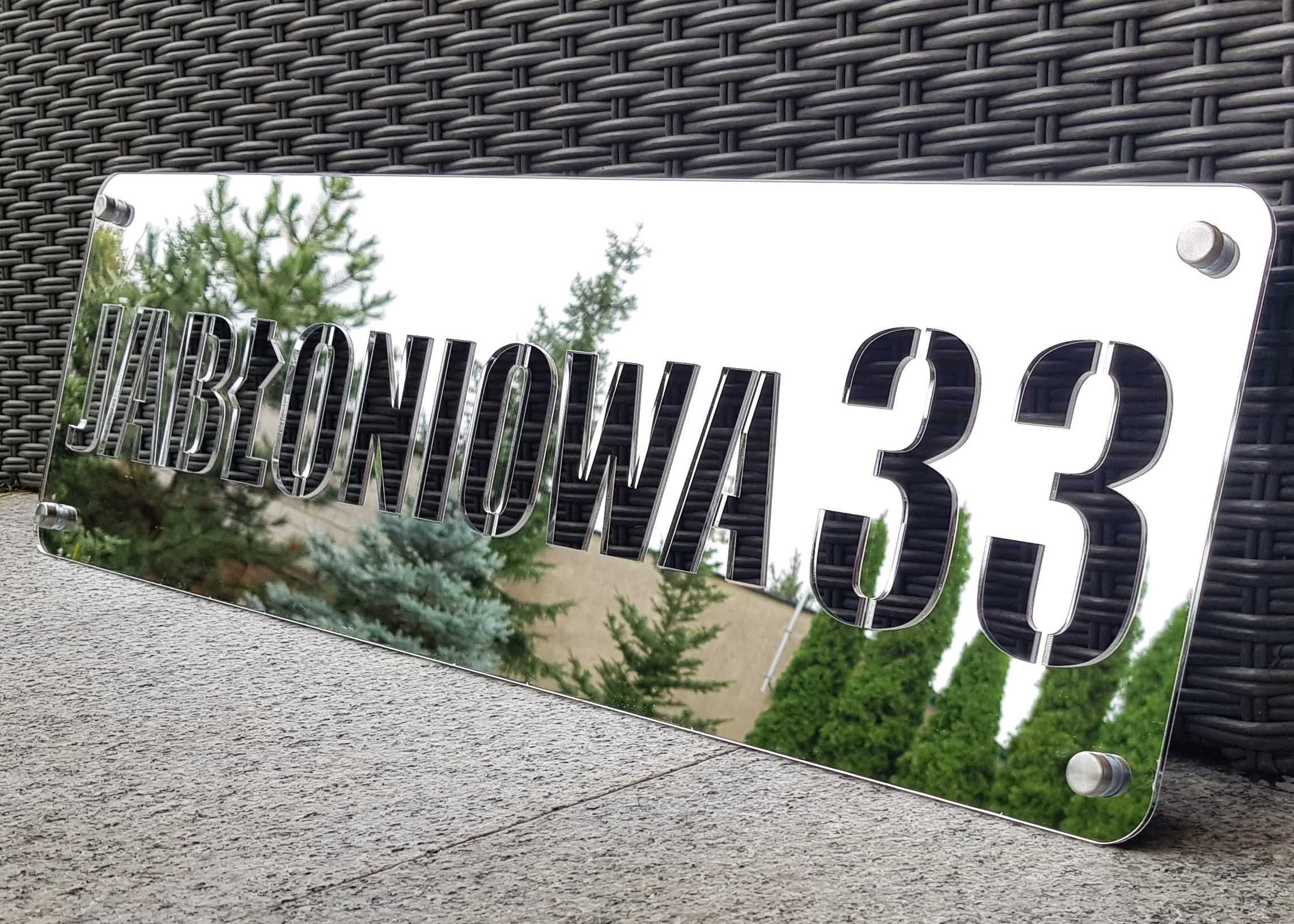 Lustrzany numer na dom, tabliczka adresowa