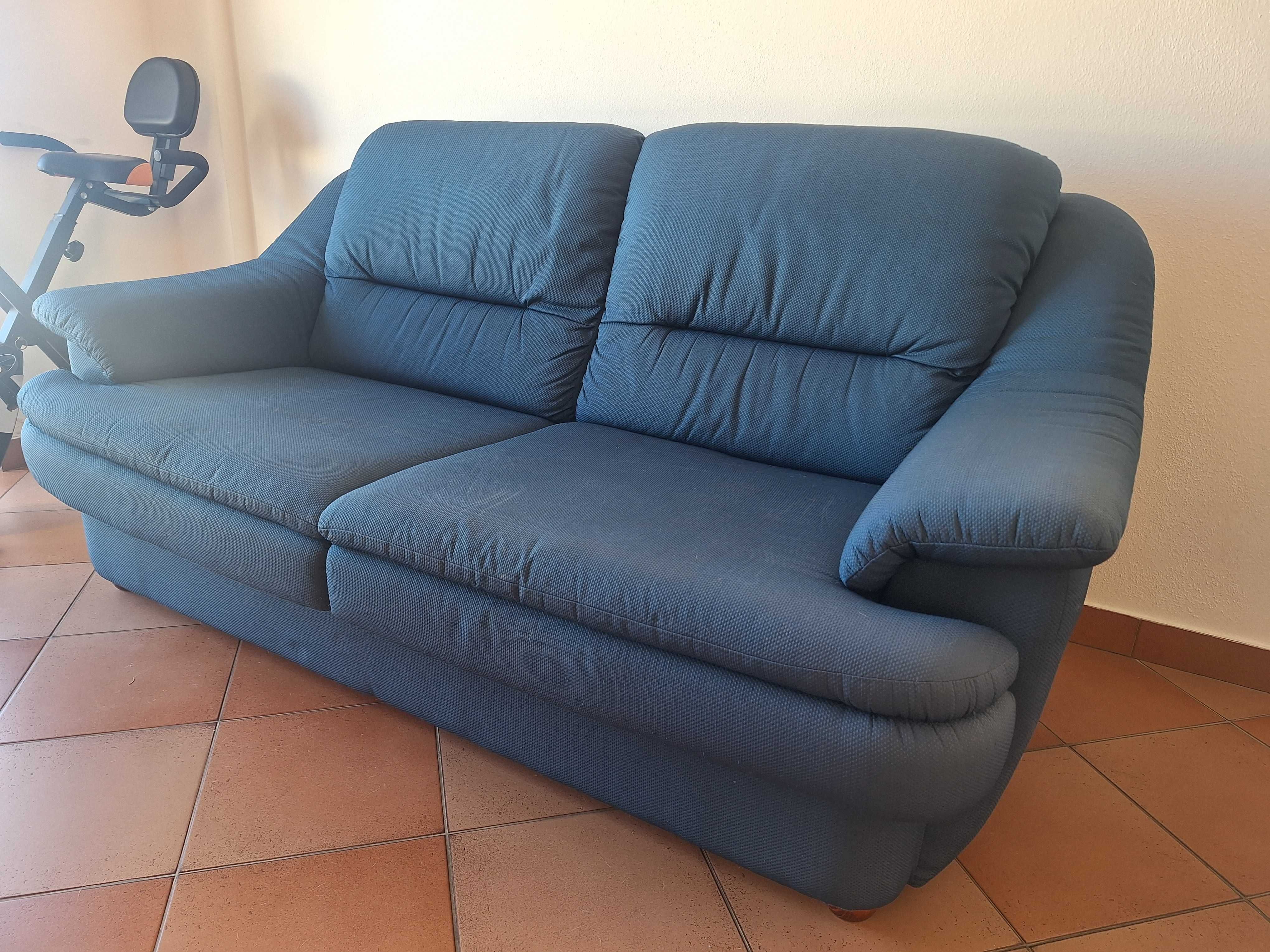 Sofá azul impacável