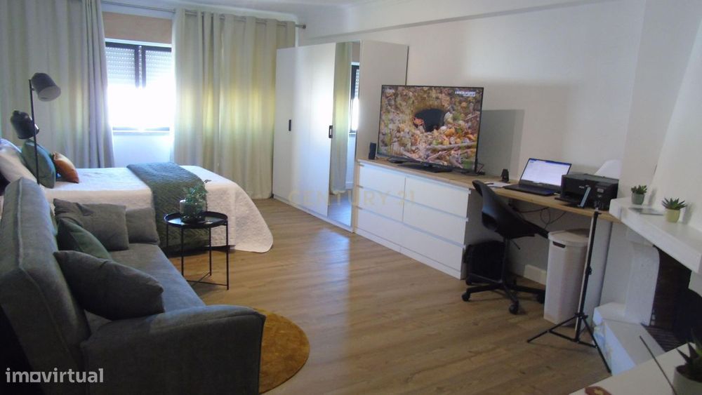 Massamá. Em estado novo. Quarto Duplo com WC Privativo, Cozinha partil