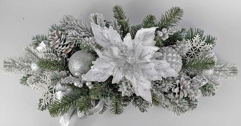 Новорічна екібана з пуансетією