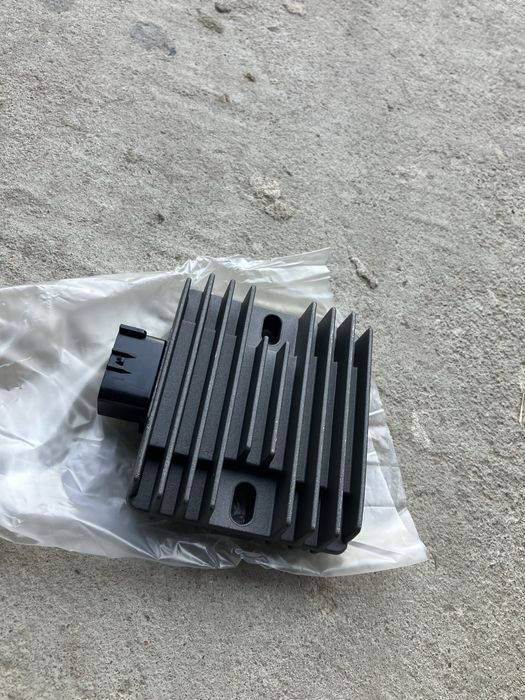 Regulator napiecia z750 rok 04-06