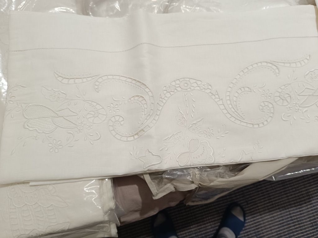 bordados á mão excelente
