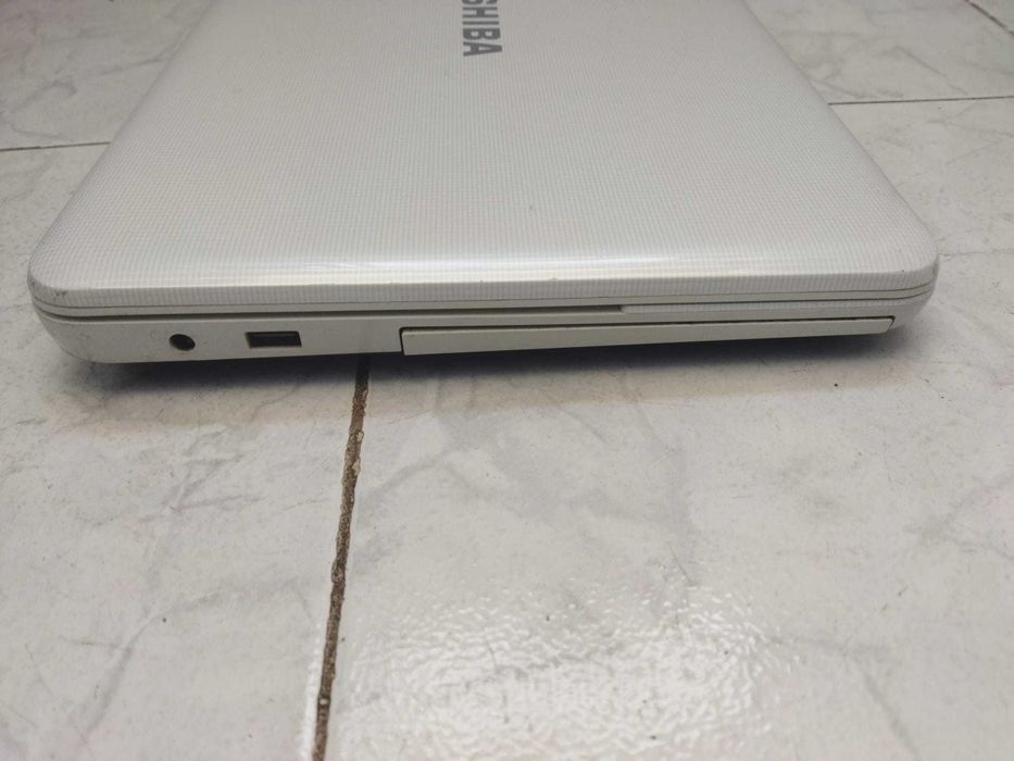 Toshiba Satellite i7- L850-1V7
