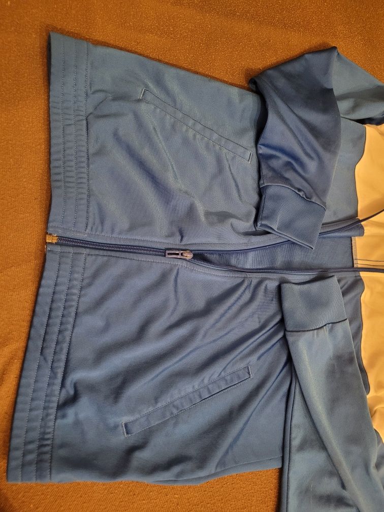 Bluza sportowa adidas na zamek.
Z metki- na wzrost 176cm, wiek 15-16la