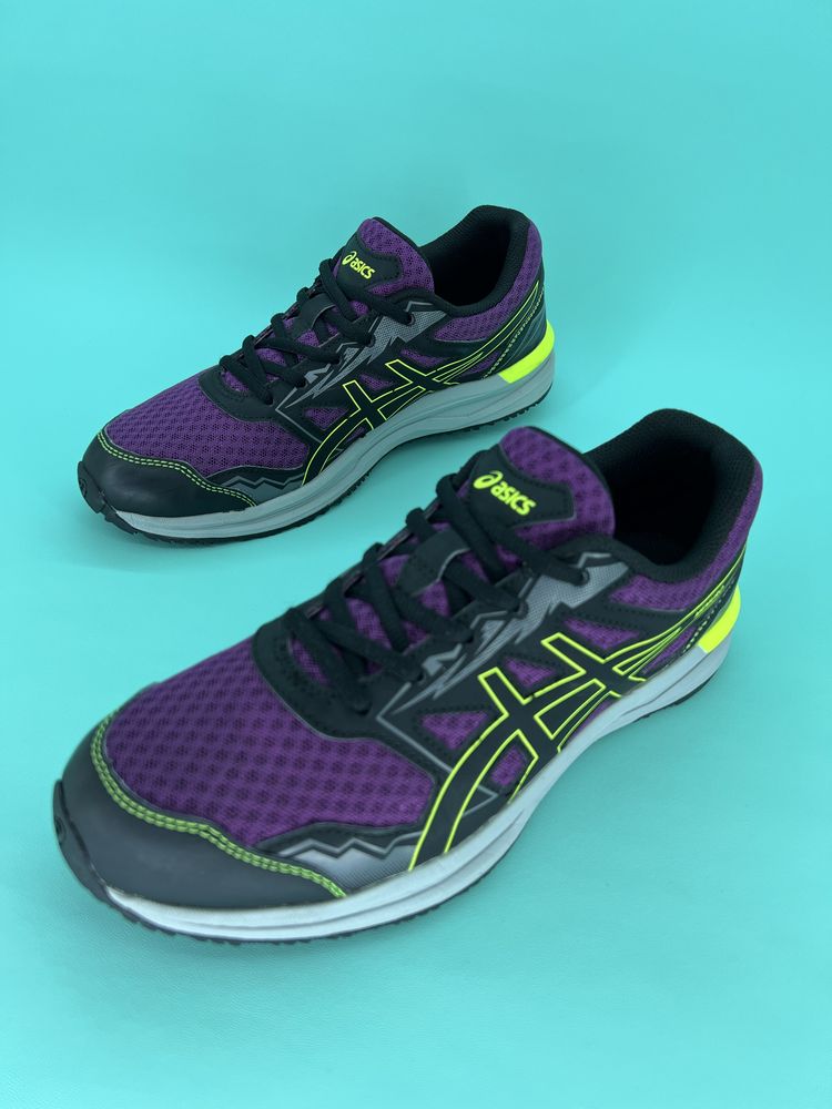 Кросівки 39,5р. Asics Memuro 2