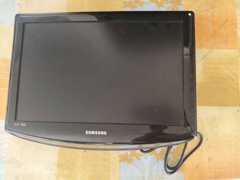 Samsung Monitor with some signs of use without the base64584622446338122