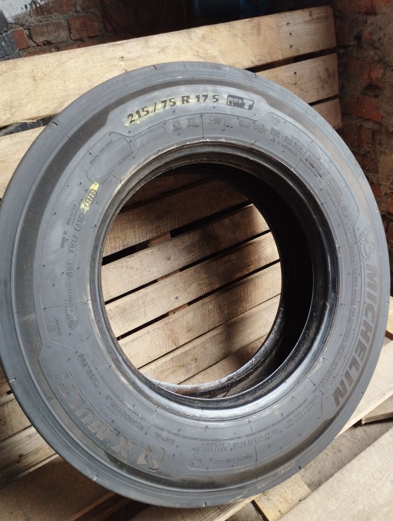 215/75/17.5 Michelin