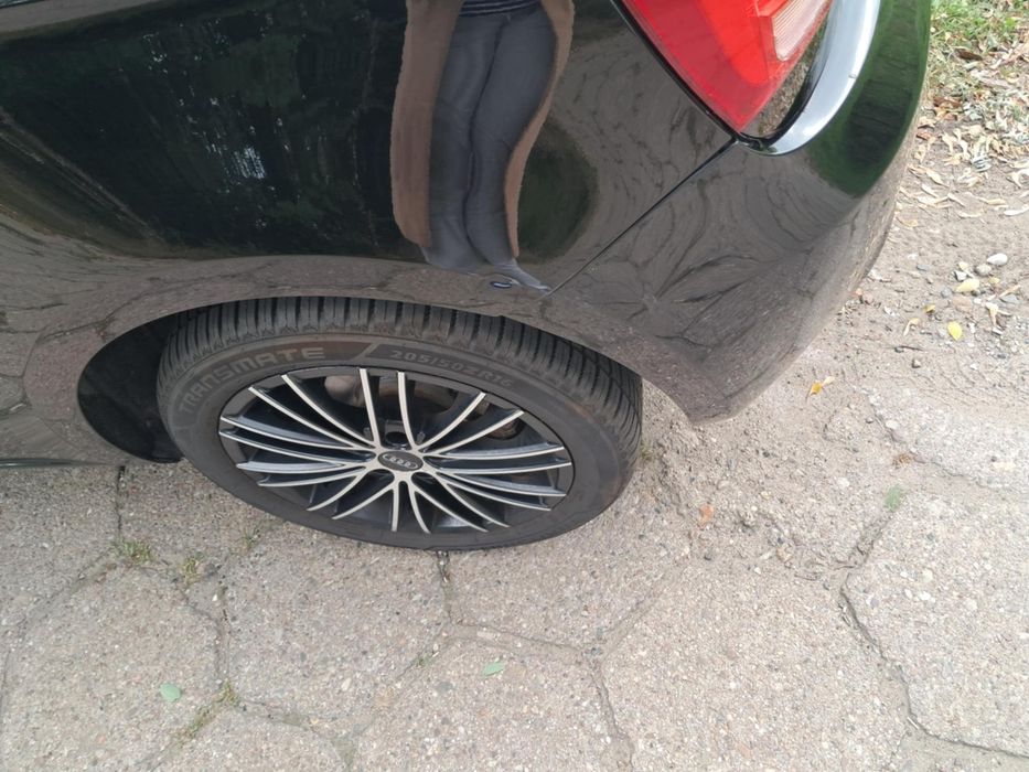 Stalowe Audi A1  1,2 benzyna