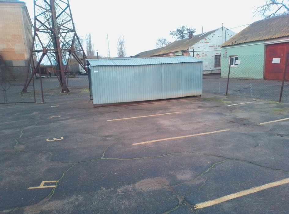 Продаю металлический навес на авто стоянке для авто ул.Строителей1