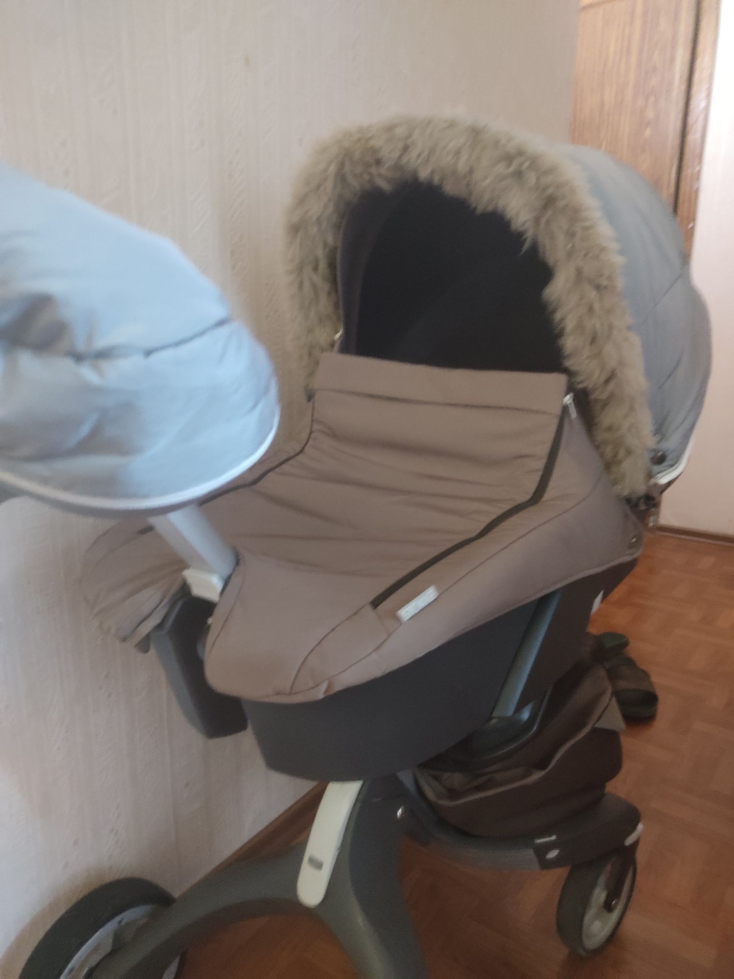 Коляска Stokke з народження до 2 років