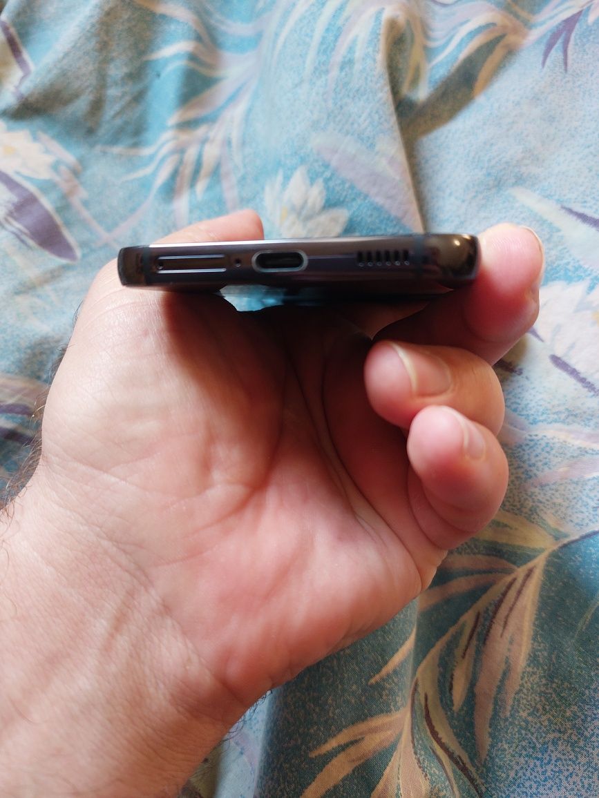 Samsung s22 8/128 5G.