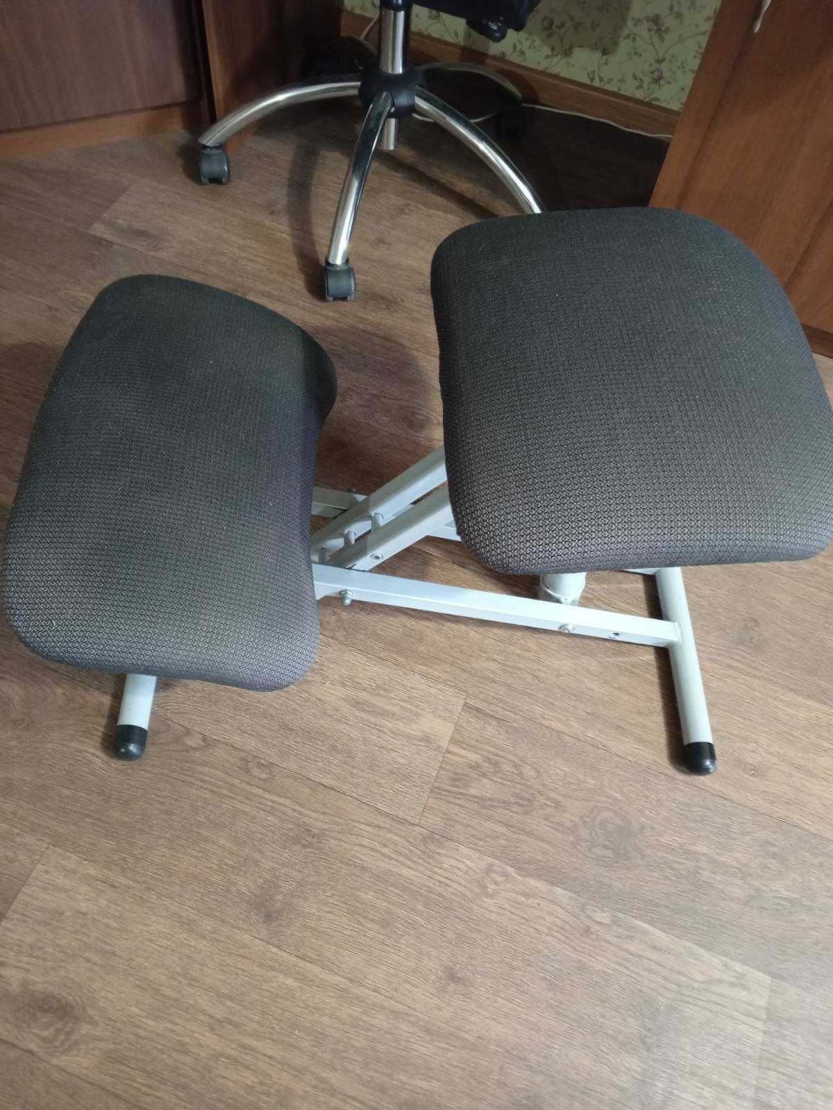 Ортопедический коленный стул для правильной осанки. Колінний стілець.