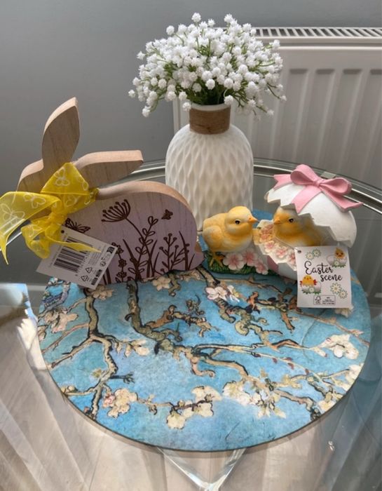 Zestaw dekoracji wielkanocnych - Pisklęta i drewniany zając