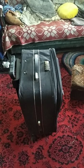 Прода велий чемодан