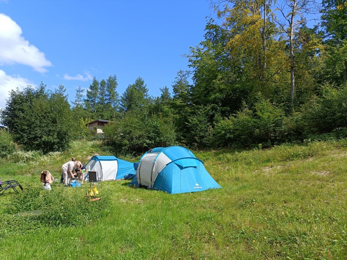 Pole namiotowe na Kaszubach nad jeziorem Mausz.