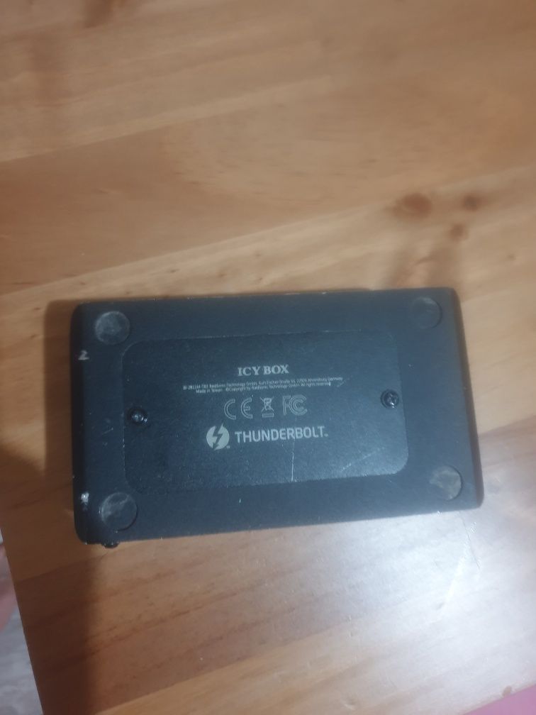 ICY BOX Dual NVMe SSD M.2 Thunderbolt 3 Stacja Dokująca
W pelni sprawn